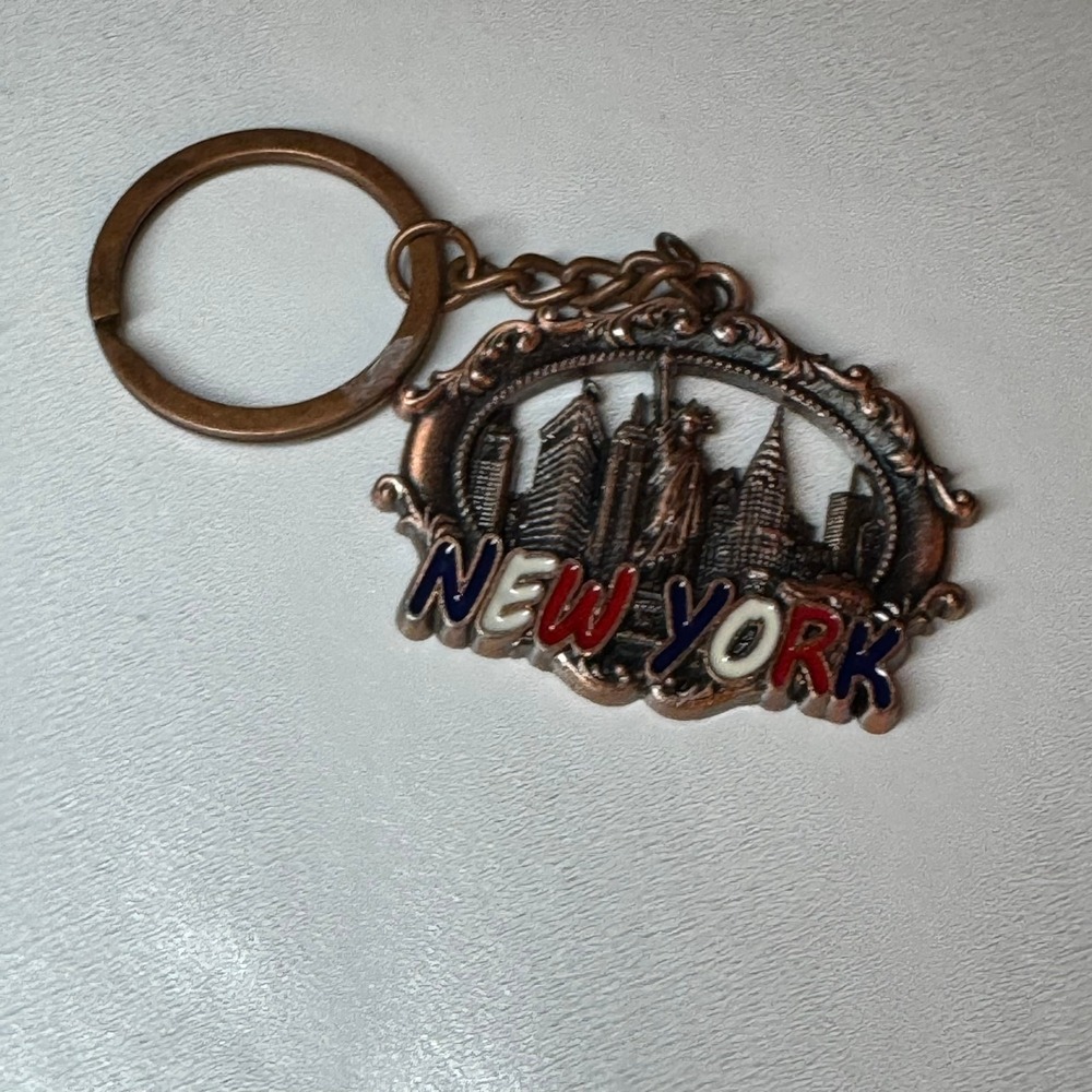 New York City Skyline Statue of Liberty Souvenir Metal Keychain